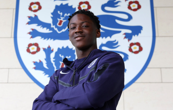 梅努困境：曼联生涯的波折与未来走向