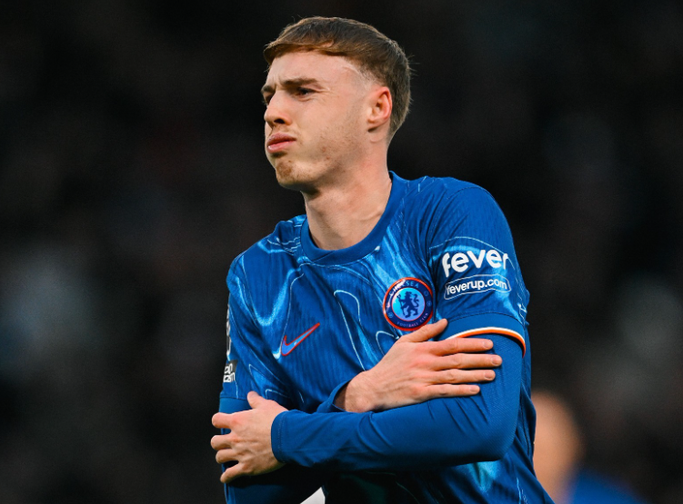 曼联今夏引援策略：弃帕尔默，聚焦防守中场与阵容调整