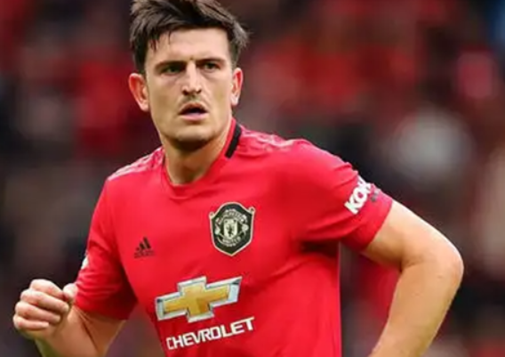 曼联与马奎尔续约：忠诚坚守与薪资调整背后的故事